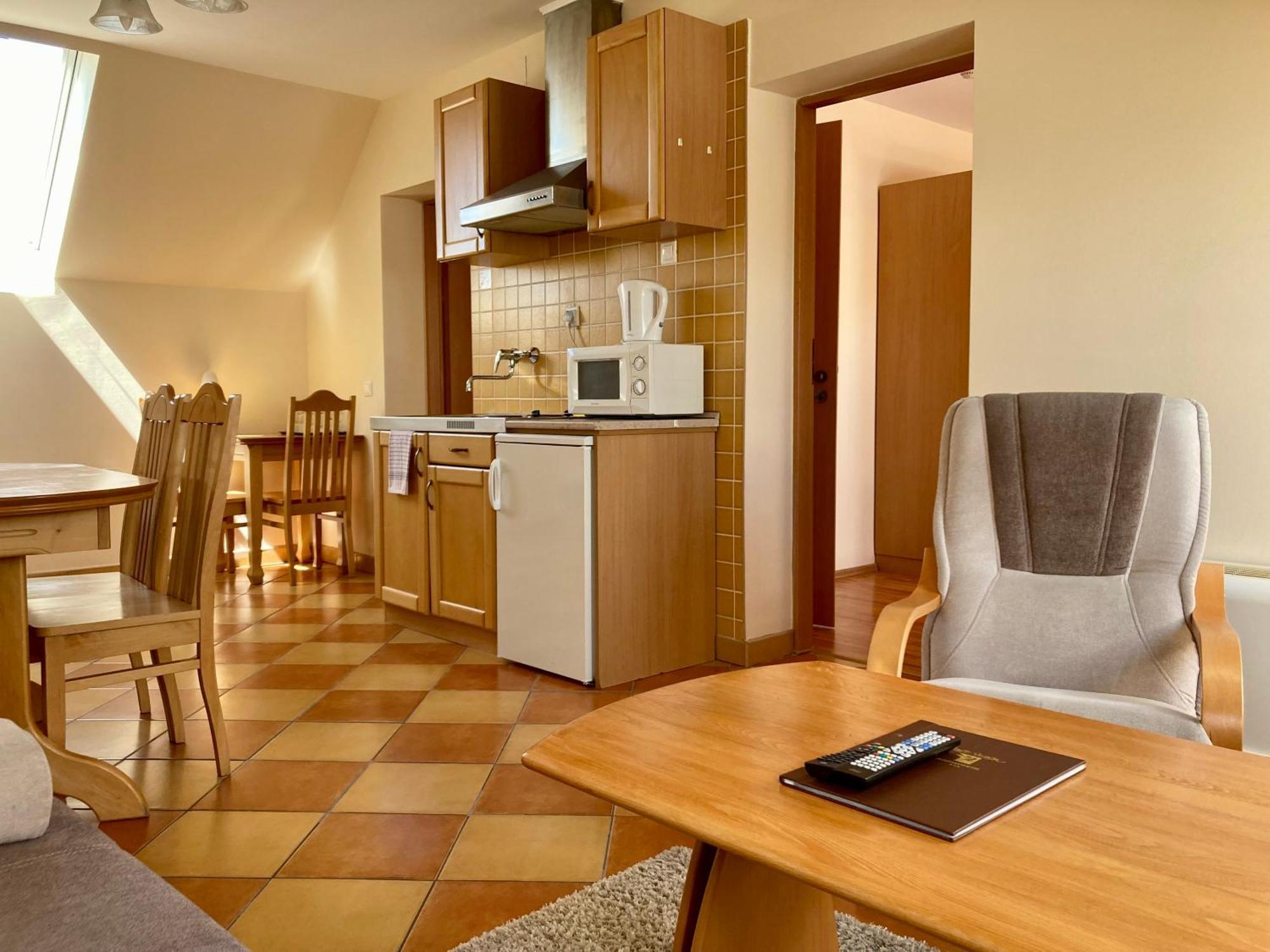 Het Vezer Apartmanhotel Komárom Dış mekan fotoğraf