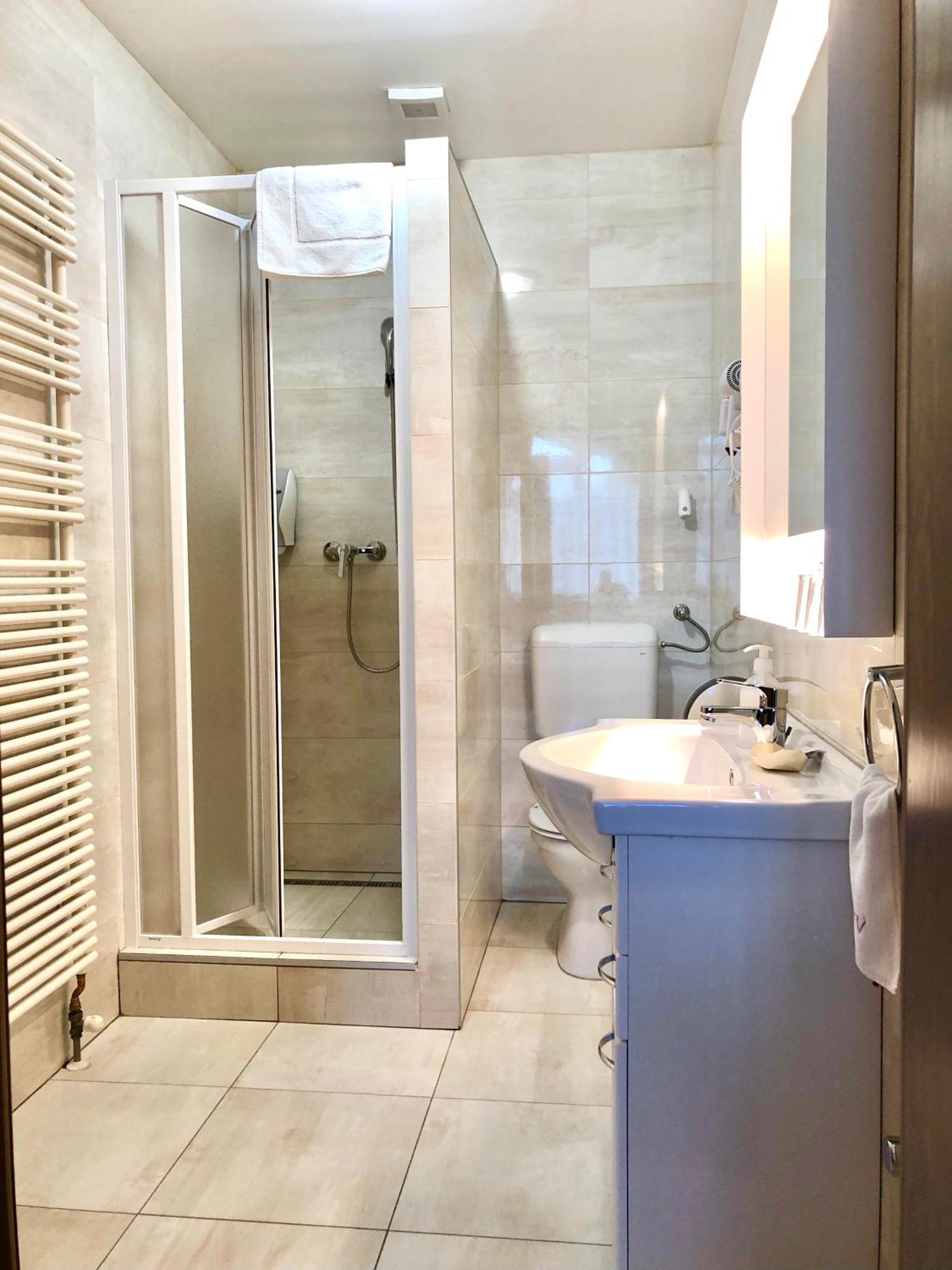 Het Vezer Apartmanhotel Komárom Dış mekan fotoğraf