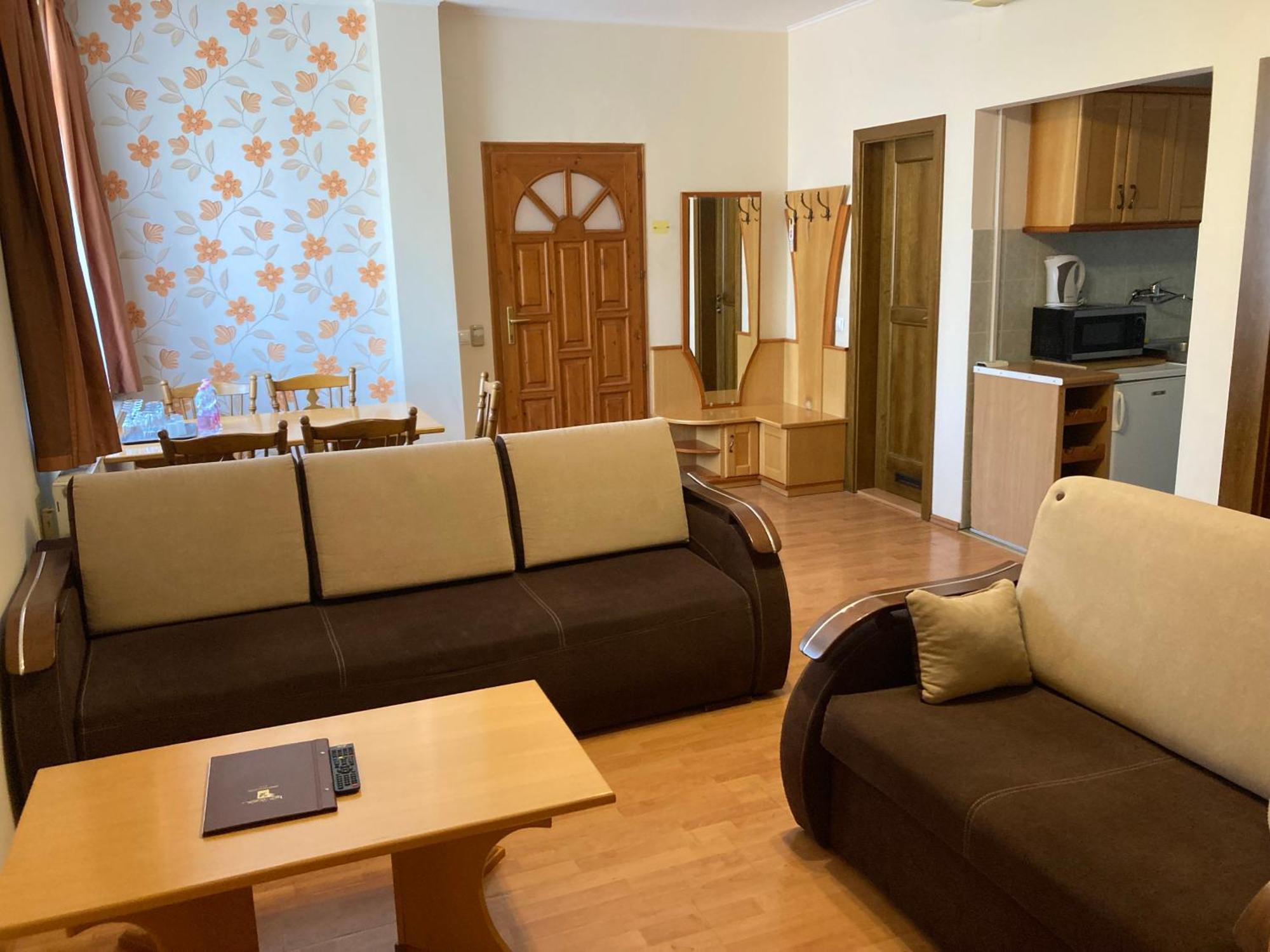 Het Vezer Apartmanhotel Komárom Oda fotoğraf