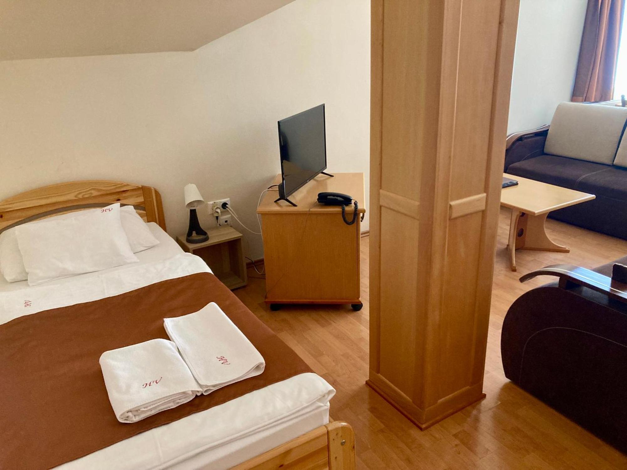 Het Vezer Apartmanhotel Komárom Oda fotoğraf