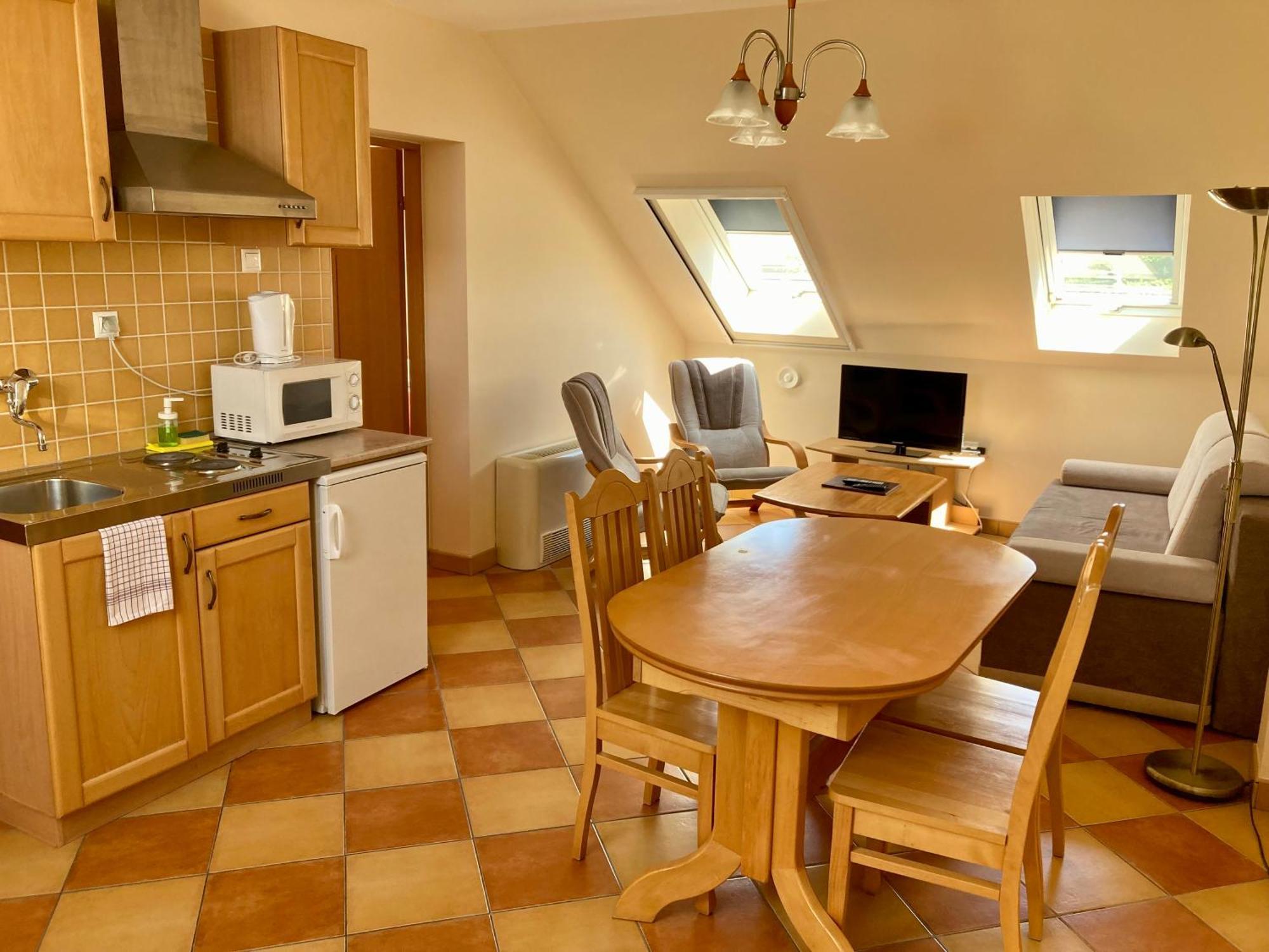 Het Vezer Apartmanhotel Komárom Oda fotoğraf