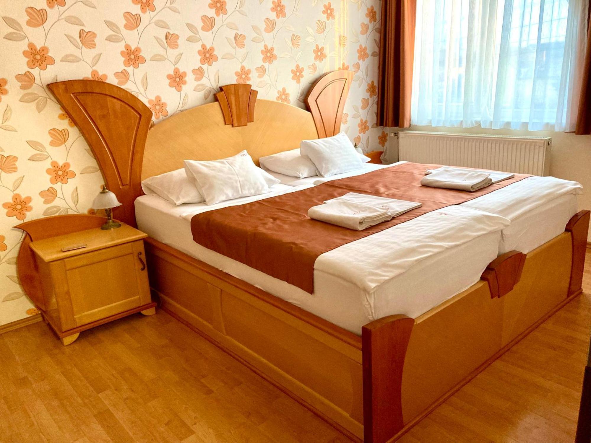 Het Vezer Apartmanhotel Komárom Dış mekan fotoğraf